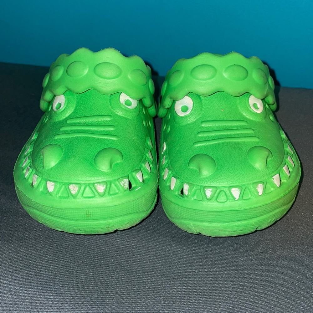 Kids slip on shoes